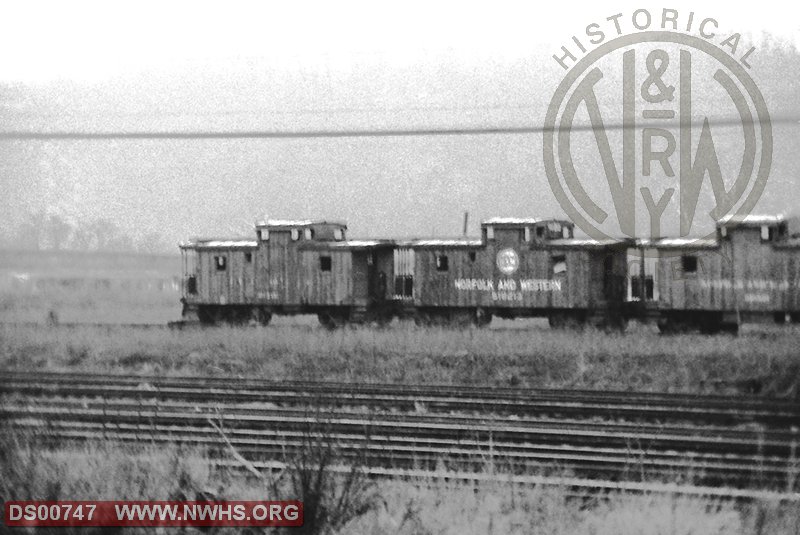 N&W Class CF cabooses in scrap line at Radford VA, 518210 and other unidentified CFs