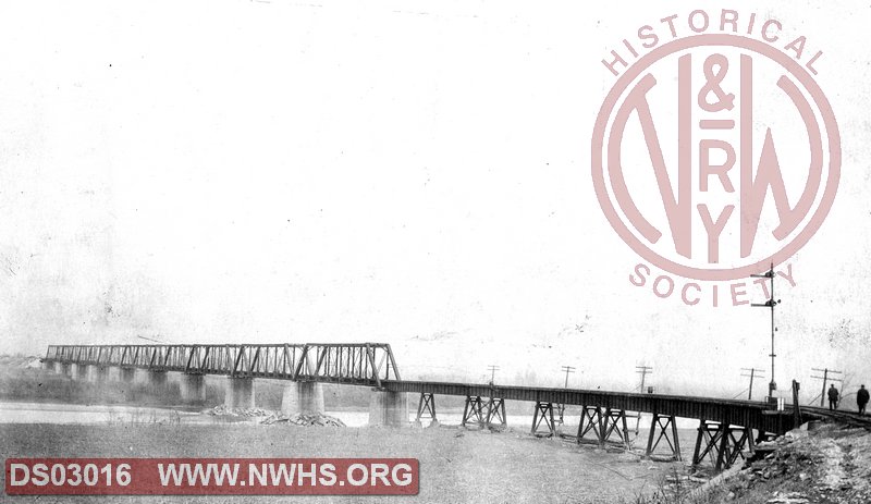 N&W bridge 2001 over the Scioto River at Vera Jct OH