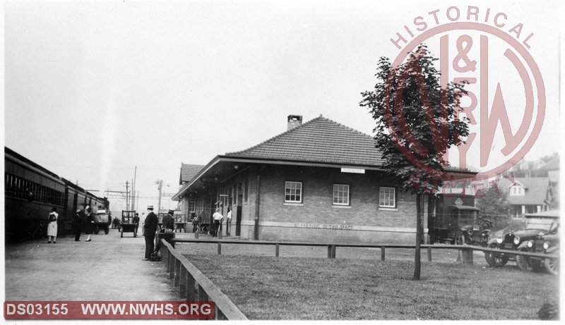 VGN passenger station at Roanoke, VA. View looking west.