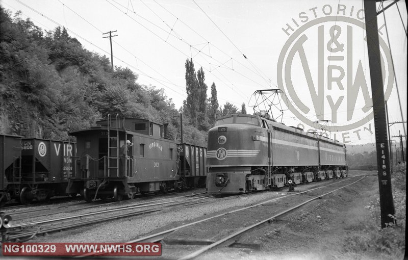 VGN EL-2B 125 in Roanoke with VGN Caboose 313