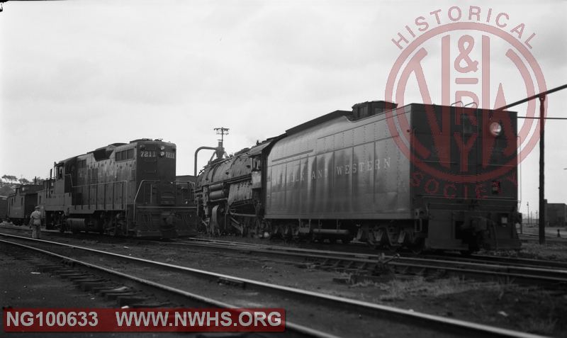 N&W Y5 2103 and PRR GP9 7211 at Portsmouth, OH