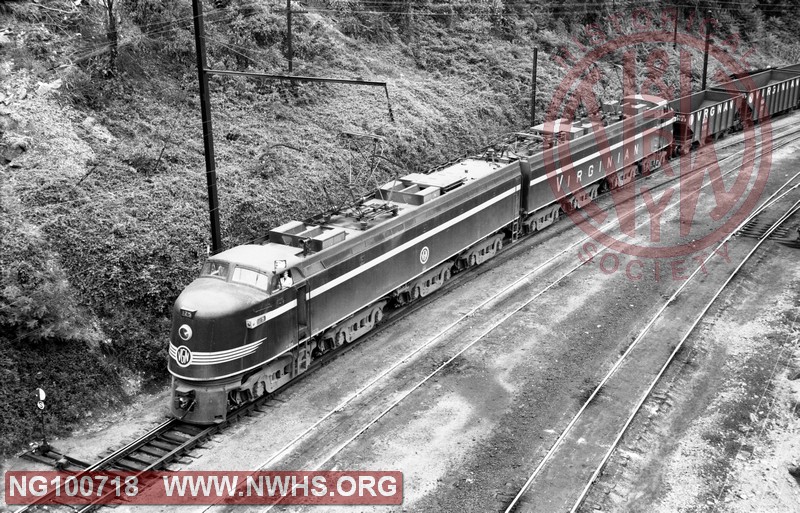 VGN EL-2B 125 in Roanoke with hopper train
