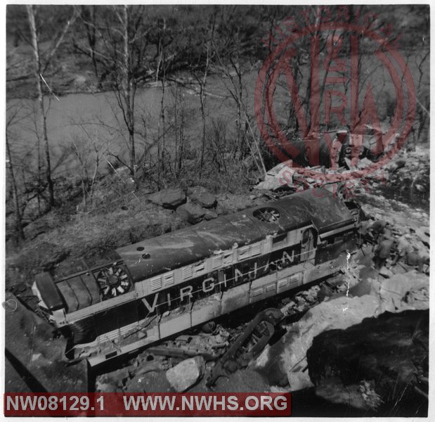 Collection of six photos of VGN derailment