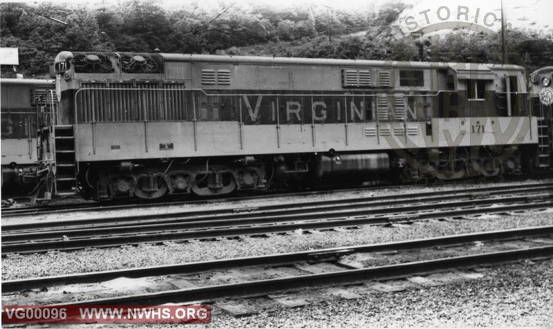 H24-66 #171 Right side view - B&W @ Mullens, WV