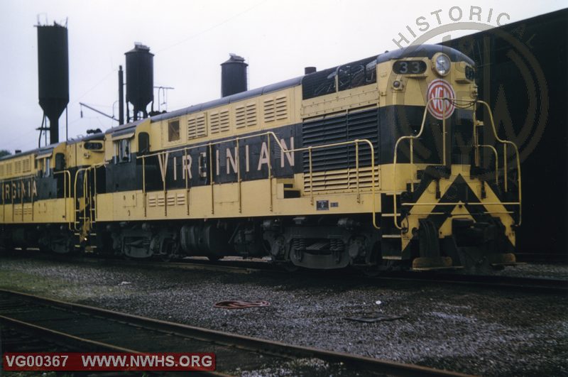 VGN   H16-44 #33  and #29 at Roanoke