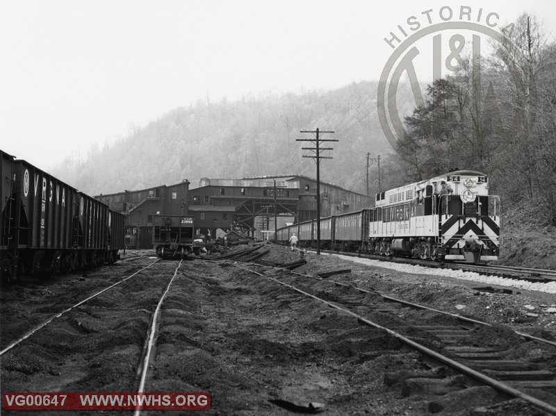 VGN  Diesel class H24-66 #54  pulling a string of G4 gons out of Stotesbury, WV