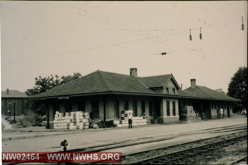 Virginian Roanoke Passenger Station, 3/4 Trackside View, B&W, @ Roanoke