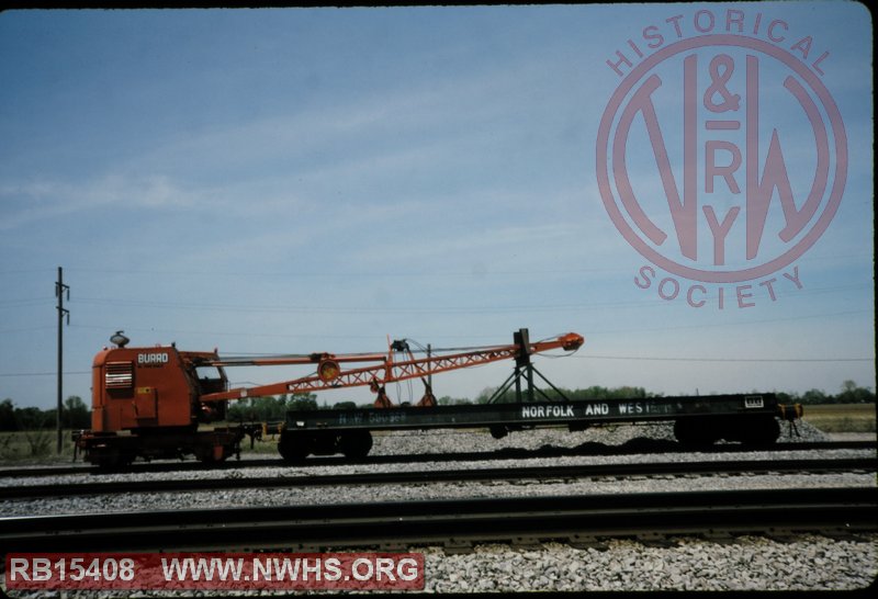 N&W Class F16 Flat, Crane Idler #590368 at Fostoria, OH