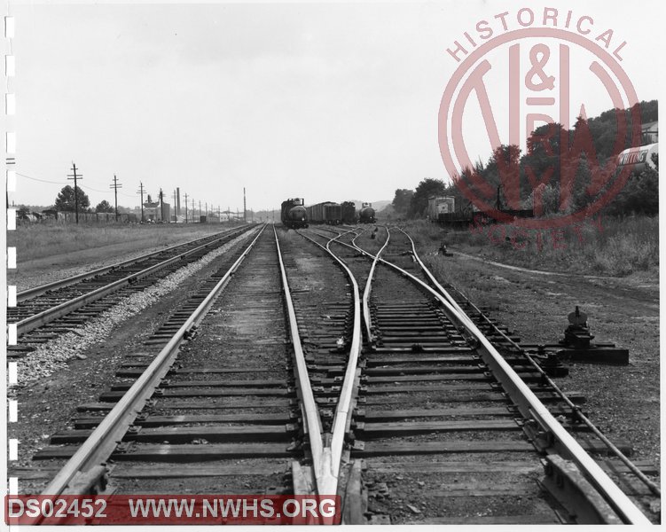 N&W: Pulaski yard:West end ladder looking east - South side main line.