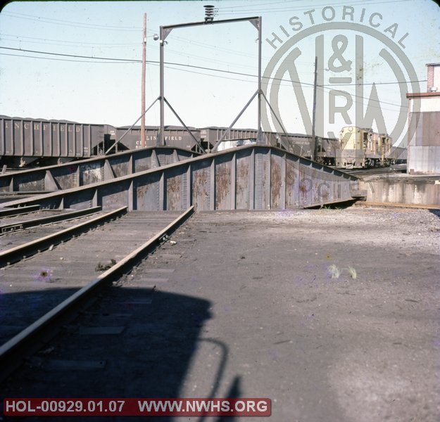 Turntable at Lamberts Point, VA. AC&Y H16-44 206 in distance