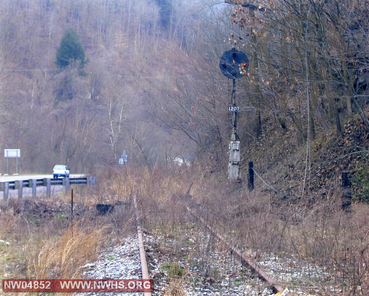 Single Signal, Color, @ Caretta, WV (Line out of service - Signal Operative)