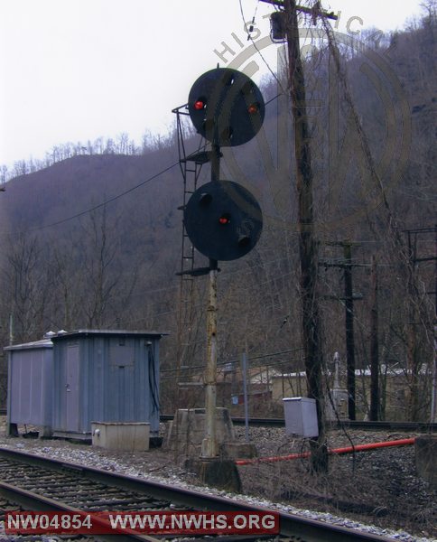 Double Head Signal, Color, @ Iaeger, WV (on East Leg of Wye Leading to Yard)