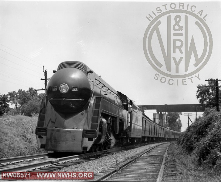 K2 124 Left 3/4 Side Train View, passing under ACL in Petersburg, VA