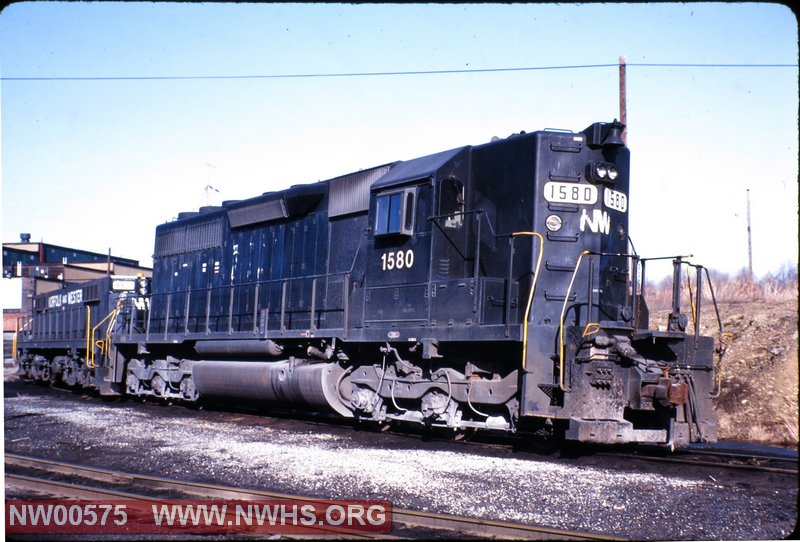 SD-40 #1580, Right 3/4 View - @ Bellevue, OH