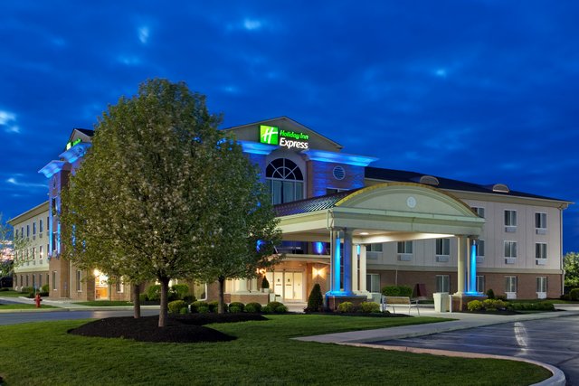 Marion Ohio Holiday Inn Express as night